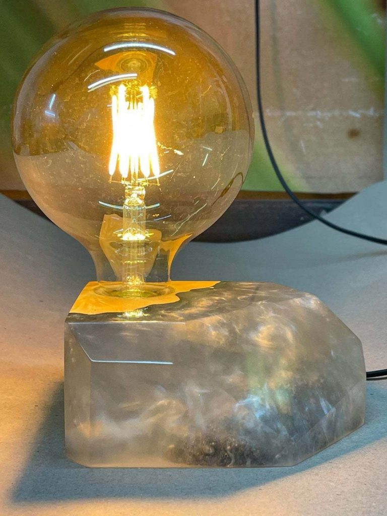 Designer-Lampe aus Epoxidharz