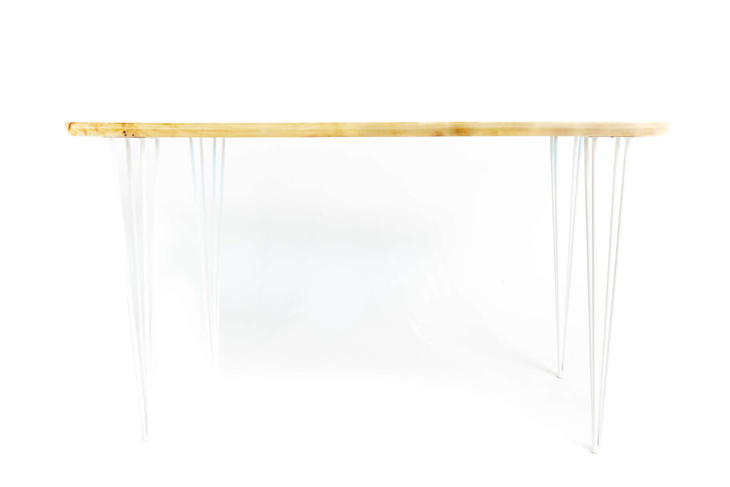 Einzigartiger Flusstisch aus Holz und Epoxid