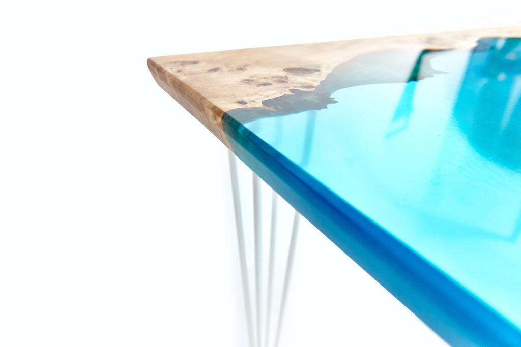 Design-Tisch-Fluss aus Epoxid und Holz