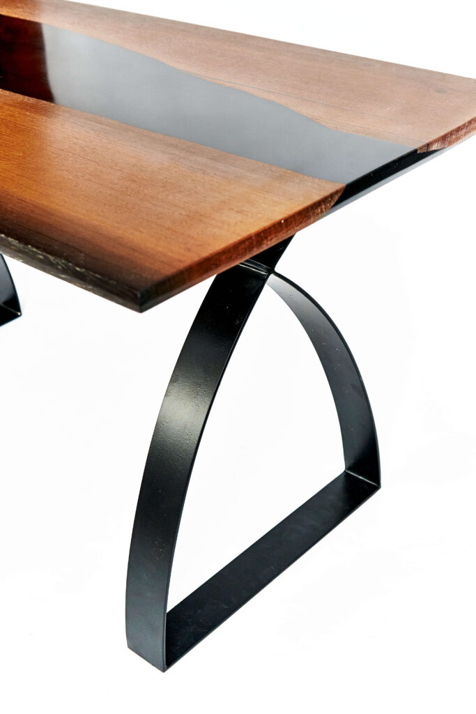 Designertisch aus Eiche und Epoxy